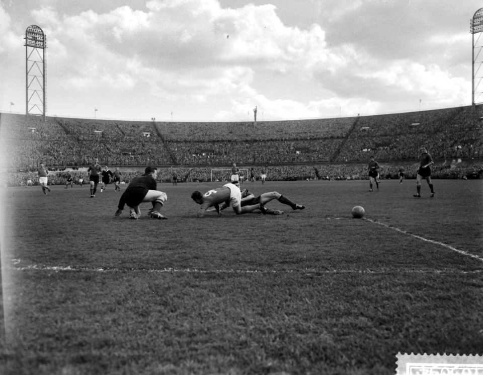 Holland tegen Belgie 2-2 in het Olympisch stadion te Amsterdam, spelmoment voor , Bestanddeelnr 910-3094