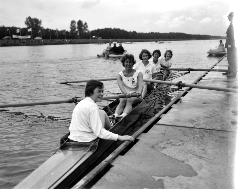 Hollandia bekerwedstrijden op de Bosbaan Damesvier van Willem III, Bestanddeelnr 912-6140