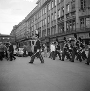Hollandse week in Munchen. Hoornblazers marcheren door de stad Munchen, Bestanddeelnr 912-5234