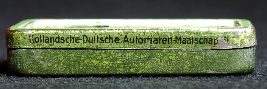 Hollandsche Duitsche Automaten-Maatschappij blikje met afbeelding van boertje en boerinnetje, foto7