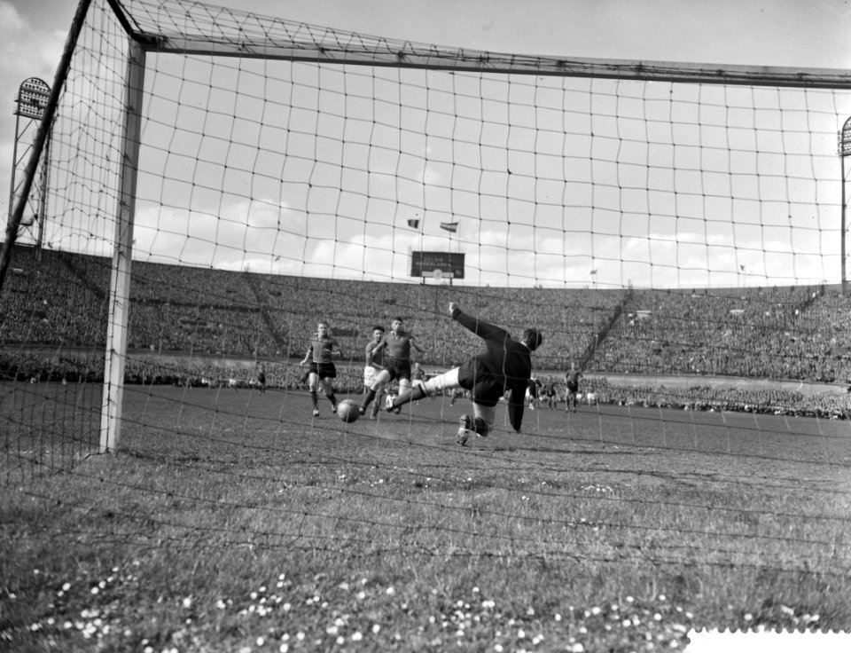 Holland tegen Belgie 2-2 in het Olympisch stadion te Amsterdam, spelmoment voor , Bestanddeelnr 910-3102