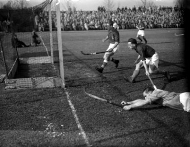 Holland tegen Frankrijk 5-2. Hockey Nederlands elftal Roepie Kruize scoort 3de d, Bestanddeelnr 902-7064