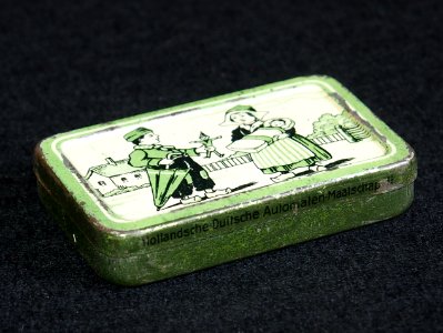 Hollandsche Duitsche Automaten-Maatschappij blikje met afbeelding van boertje en boerinnetje, foto5