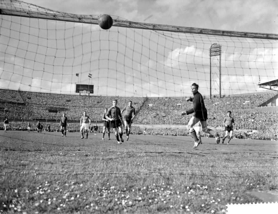 Holland tegen Belgie 2-2 in het Olympisch stadion te Amsterdam, Van der Linden m, Bestanddeelnr 910-3103