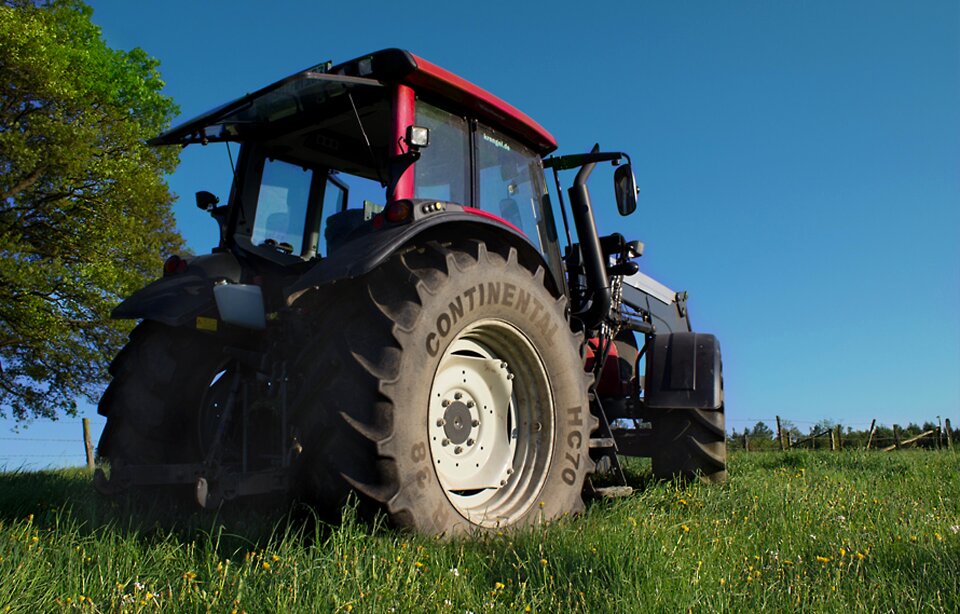 Bulldog working machine agriculture