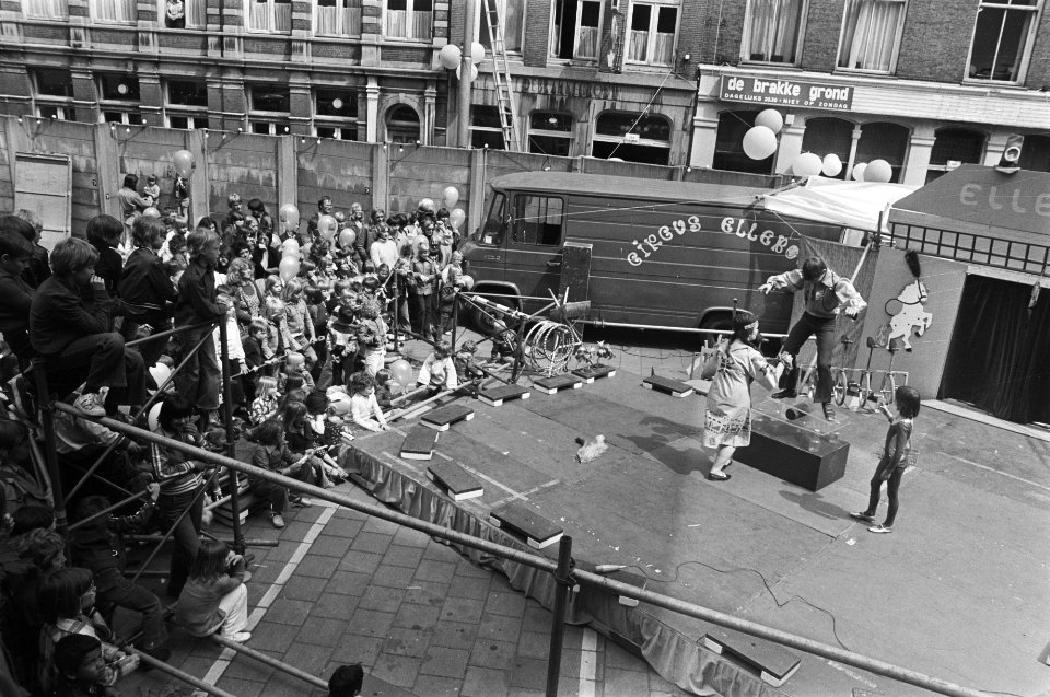Holland Festival 77 theatergroep Kip voor kinderen in de Nes in Amsterdam, Bestanddeelnr 929-2066