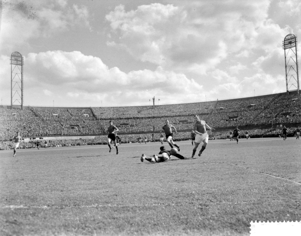 Holland tegen Belgie 2-2 in het Olympisch stadion te Amsterdam, spelmoment voor , Bestanddeelnr 910-3096