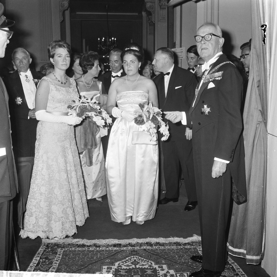 Hollandfestival in Kurhaus te Scheveningen geopend, Prinses Christina en Prinses, Bestanddeelnr 916-5419