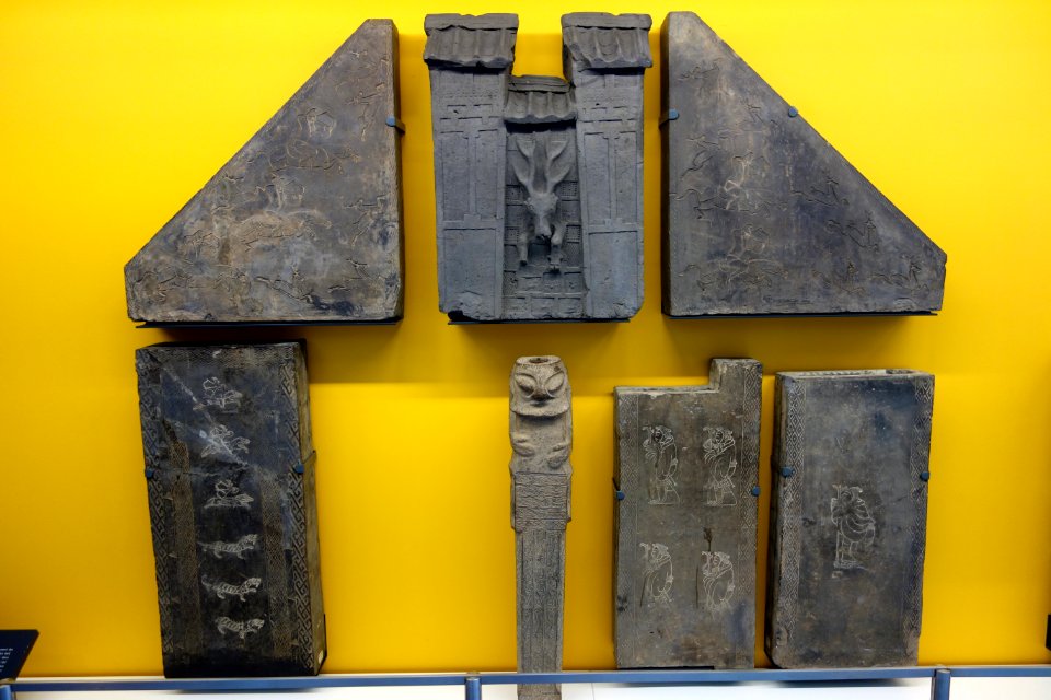 Hollow-brick tomb tiles, view 01, China, Luoyang, Henan Province, Eastern Han Dynasty, 25-220 AD, earthenware - Royal Ontario Museum - DSC03554