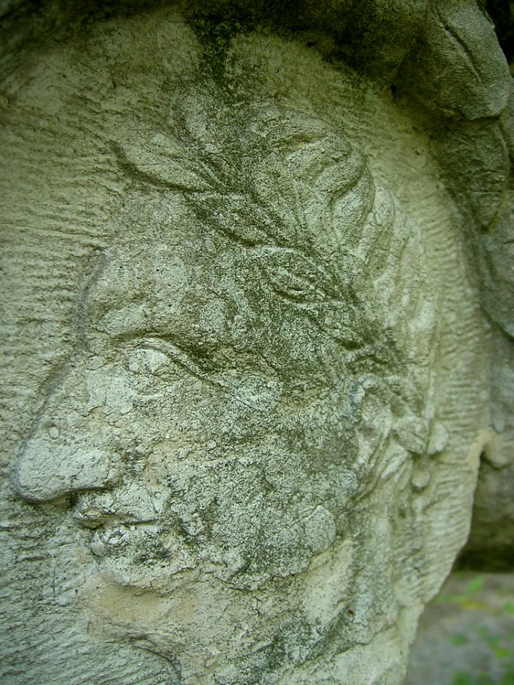 Hofgarten Eichstätt -Steinvase W Relief S 4
