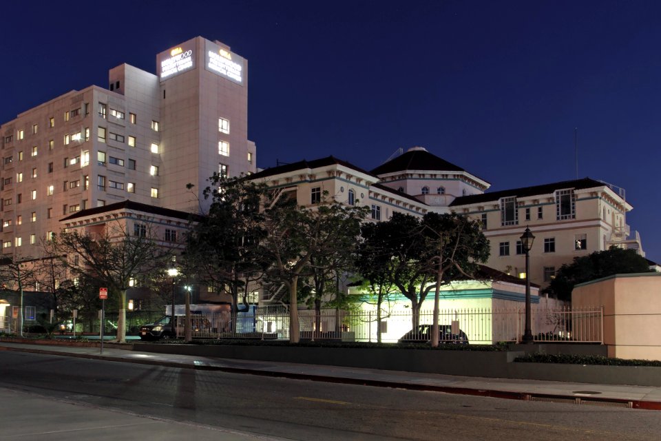 Hollywood Presbyterian Medical Center at night 2015-02-13