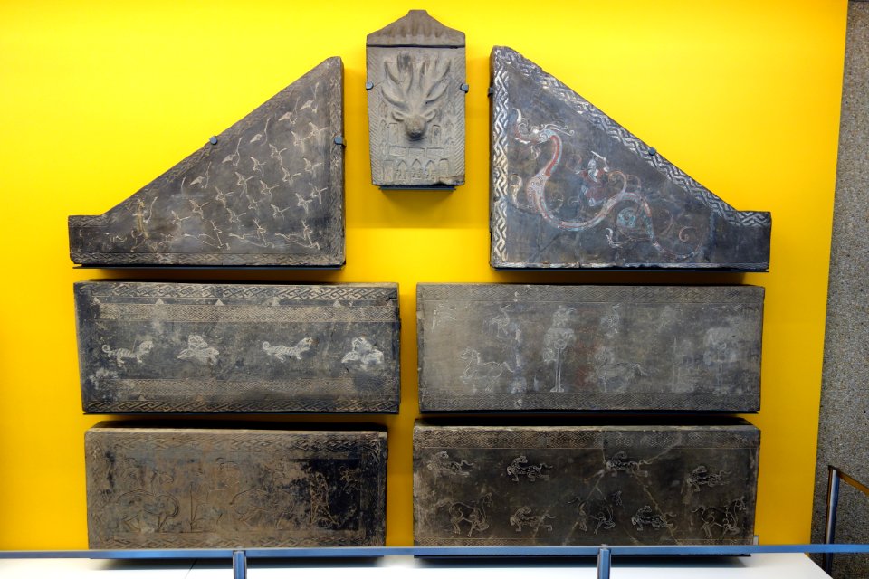 Hollow-brick tomb tiles, view 02, China, Luoyang, Henan Province, Eastern Han Dynasty, 25-220 AD, earthenware - Royal Ontario Museum - DSC03557