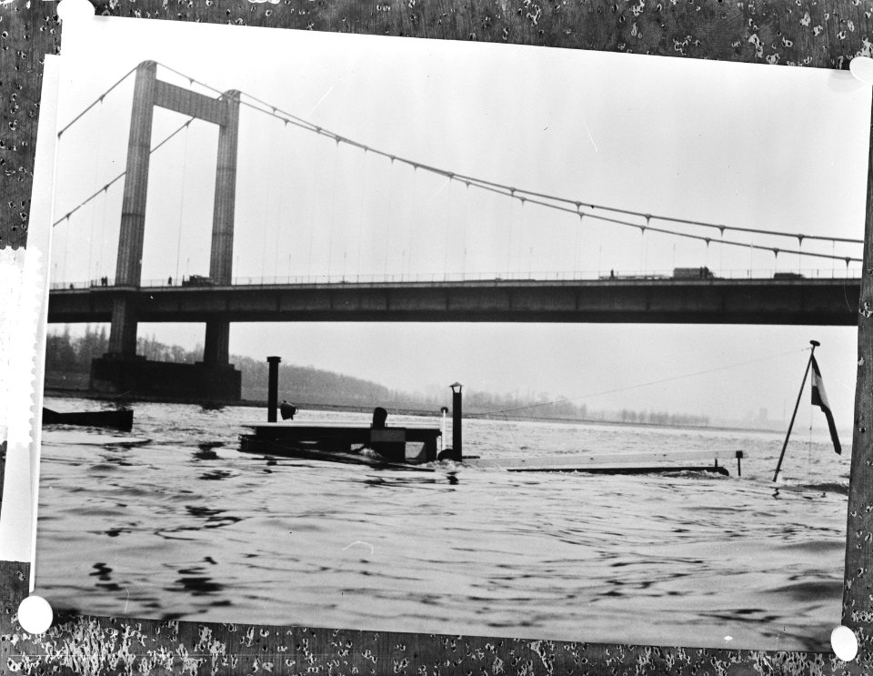 Hollands schip Rhemes 41 bij Keulen gezonken, Bestanddeelnr 910-9789