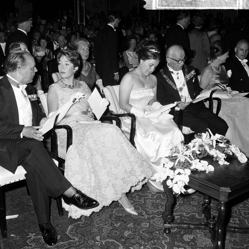 Hollandfestival in Kurhaus te Scheveningen geopend, Prinses Christina en Prinses, Bestanddeelnr 916-5424