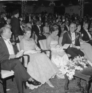 Hollandfestival in Kurhaus te Scheveningen geopend, Prinses Christina en Prinses, Bestanddeelnr 916-5422