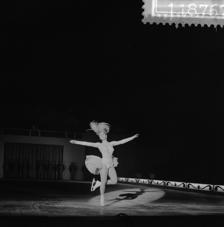 Holiday on ice , Hanna Walter in actie, Bestanddeelnr 911-8767