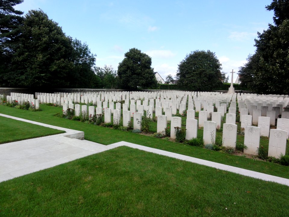 Holnon (Aisne) Chapelle British Cemetery (04)