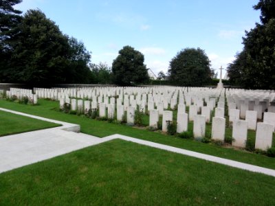 Holnon (Aisne) Chapelle British Cemetery (04)