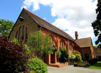Holy Trinity Church, Chobham Road, Knaphill (June 2015) (5)