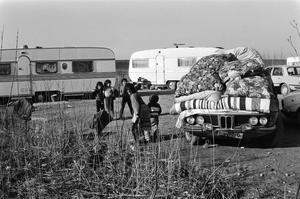 Honderd zigeuners verblijven voorlopig op camping in Almere de verblijfplaats va, Bestanddeelnr 931-3187