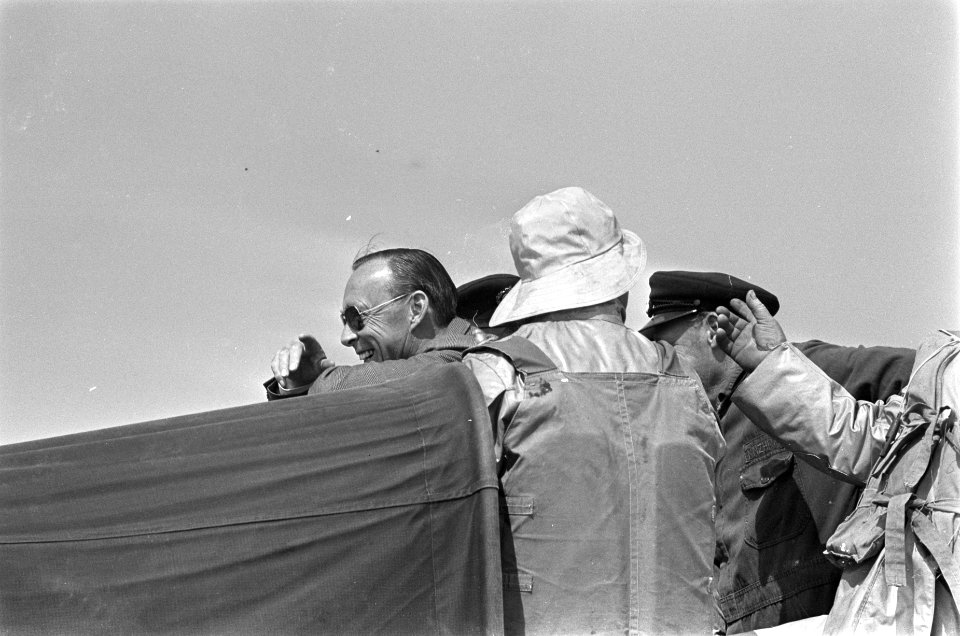 Hollum (Am). Prins Bernhard in de Amelander reddingsboot tijdens het koninklijk , Bestanddeelnr 920-4962