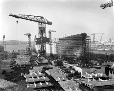 Honderdste schip op stapel bij NDSM. De Esso Lincoln op de helling, Bestanddeelnr 913-2784