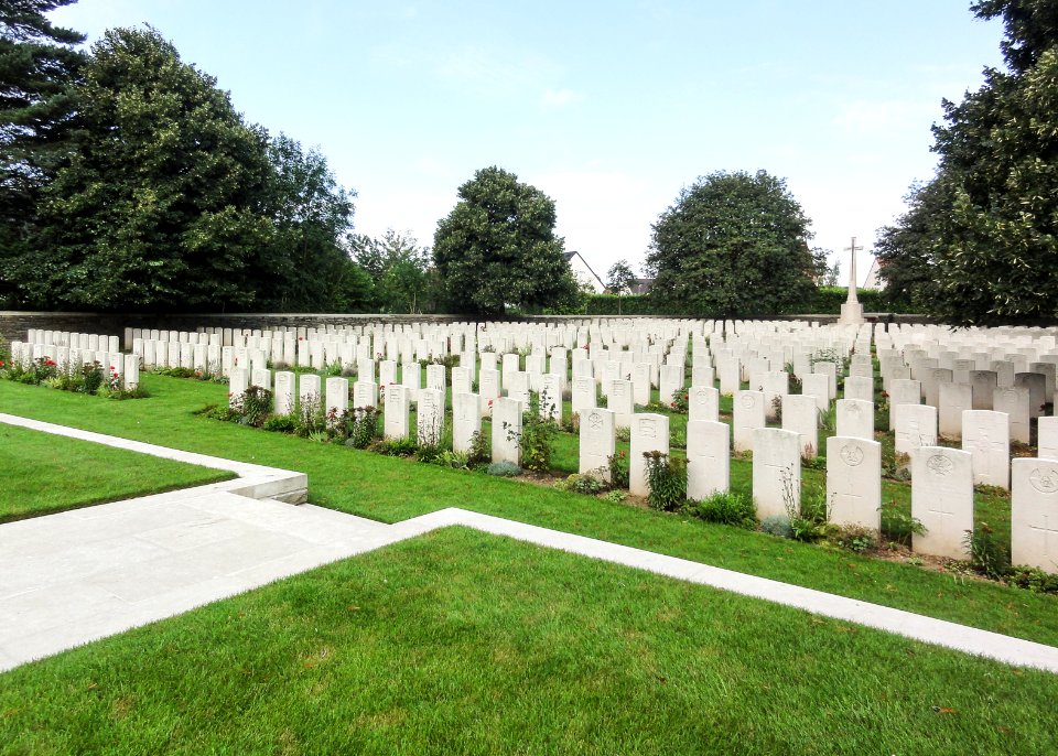 Holnon (Aisne) Chapelle British Cemetery (04)-3-2