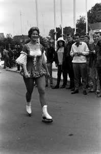 Holiday on Ice in Valkenburg met als ster Sjoukje Dijkstra , Sjoukje in haar pak, Bestanddeelnr 916-6727