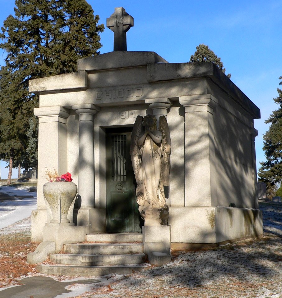 Holy Sepulchre Cemetery, Omaha, Chiodo mausoleum