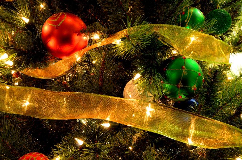 HolidayTreeCloseUpPhoto2