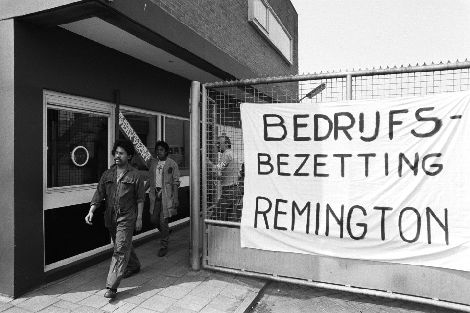 Honderden werknemers van Remmington Rands hebben het bedrijf bezet i.v.m. dreigende faillisement, Bestanddeelnr 931-4838