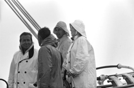 Honderd mijlsrace op IJsselmeer. Prinses Beatrix en prins Claus in oliegoed ture, Bestanddeelnr 921-4250