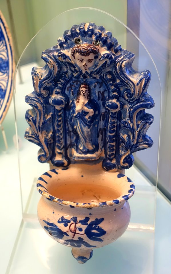 Holy water font, Coimbra, 18th century, faience - Museu Nacional de Soares dos Reis - Porto, Portugal - DSC00378