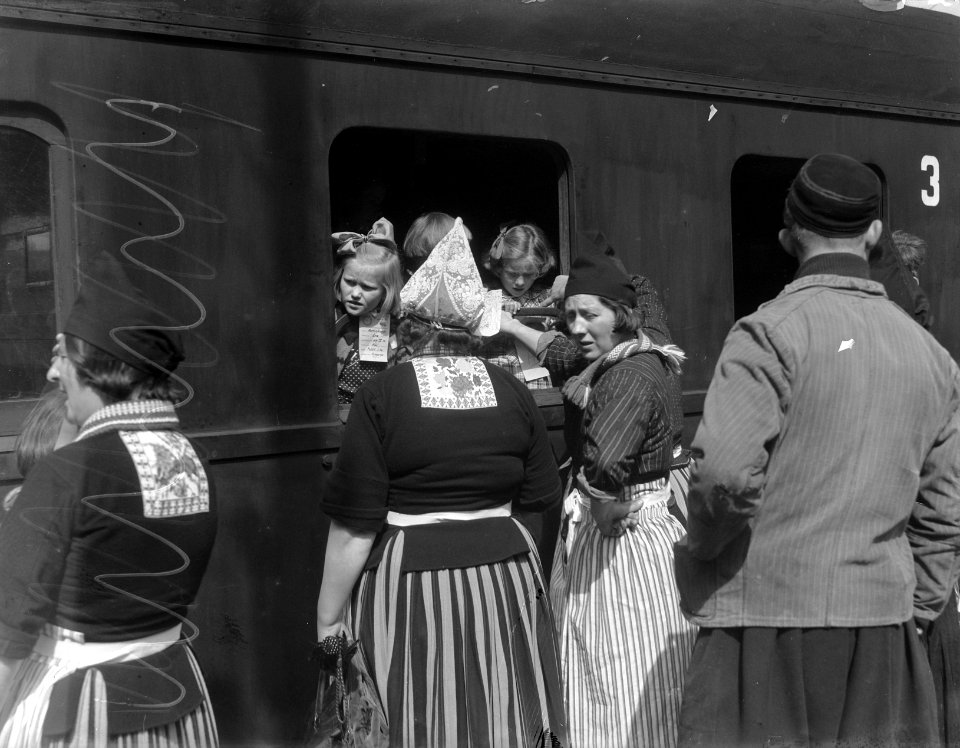 Hongaarse kinderen vertrekken, Bestanddeelnr 902-8031