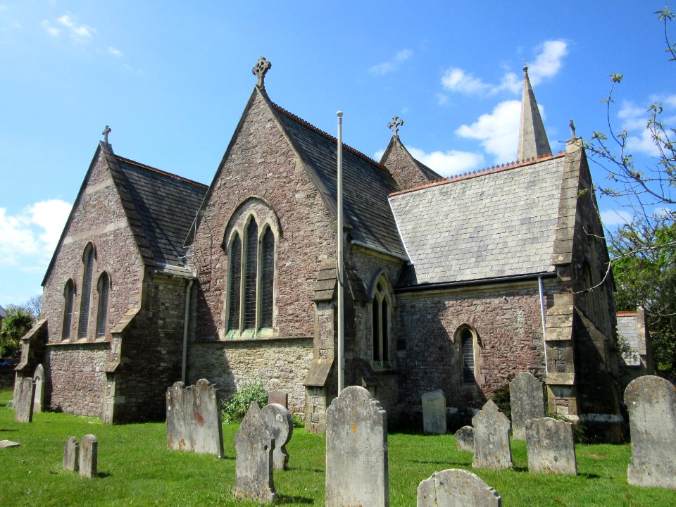 Holy Trinity Church, Church Road, Bembridge (May 2016) (2)