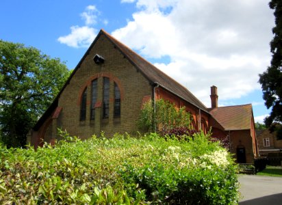 Holy Trinity Church, Chobham Road, Knaphill (June 2015) (3)