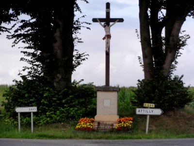 Holnon (Aisne) croix de chemin (2)