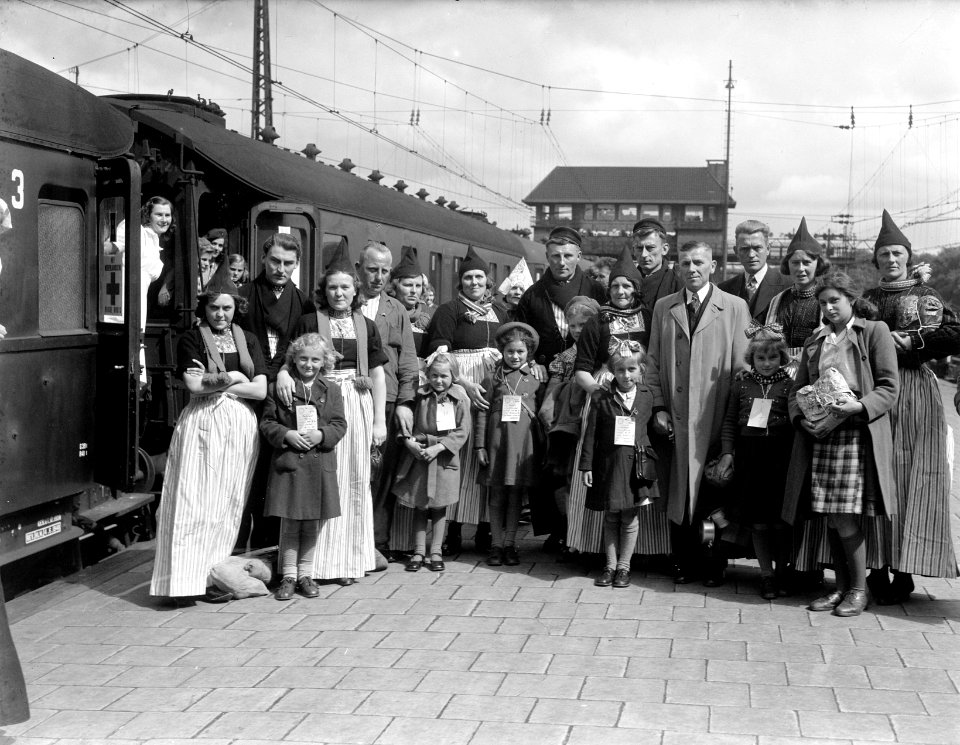 Hongaarse kinderen vertrekken, Bestanddeelnr 934-5194