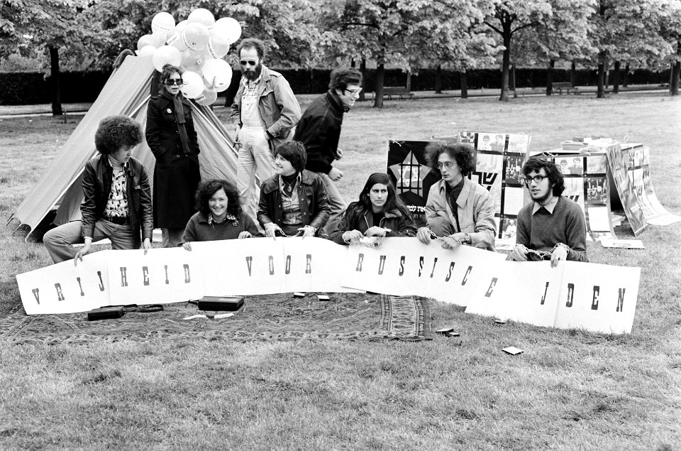 Hongerstaking van joodse jongeren op het Museumplein in Amsterdam uit solidarite, Bestanddeelnr 927-9421