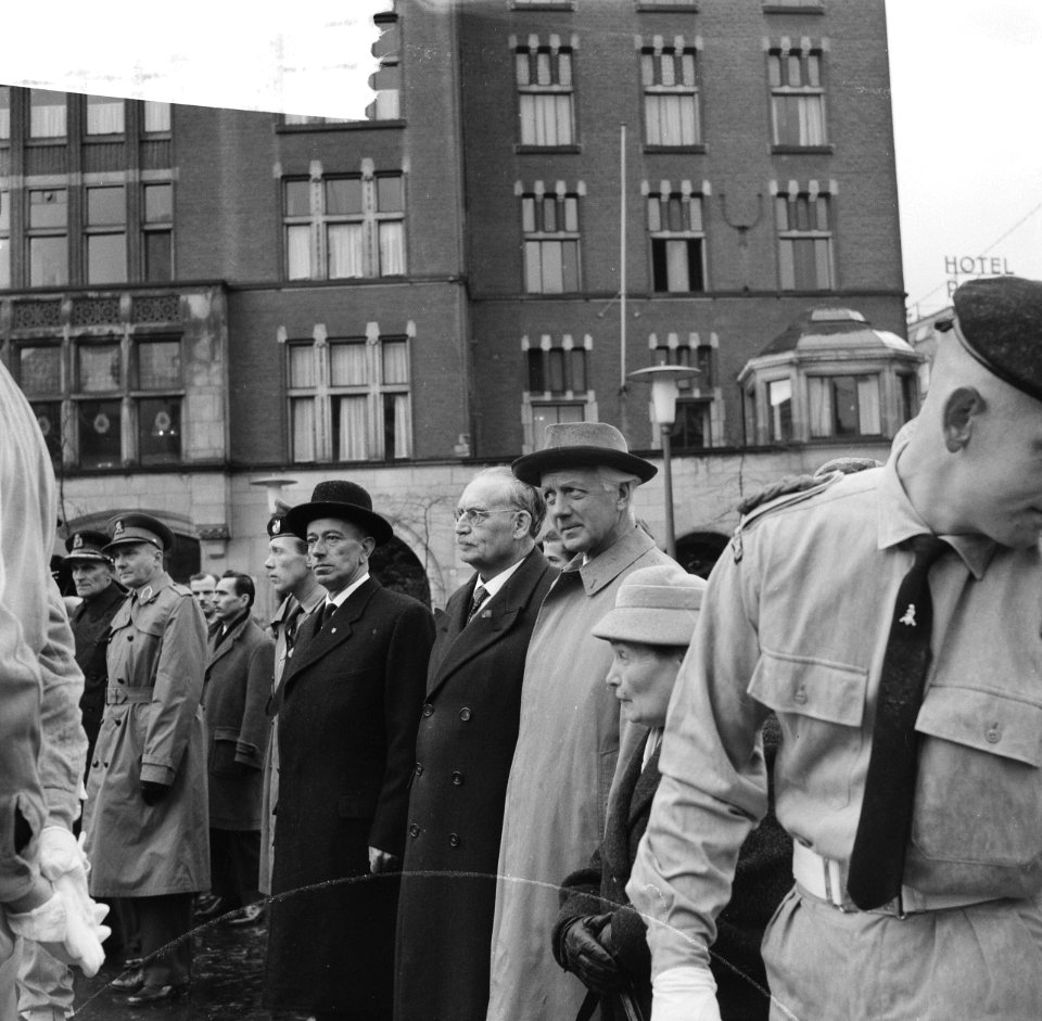 Hongarenherdenking op de Dam Drees en dAilly wonen het bij, Bestanddeelnr 913-1432