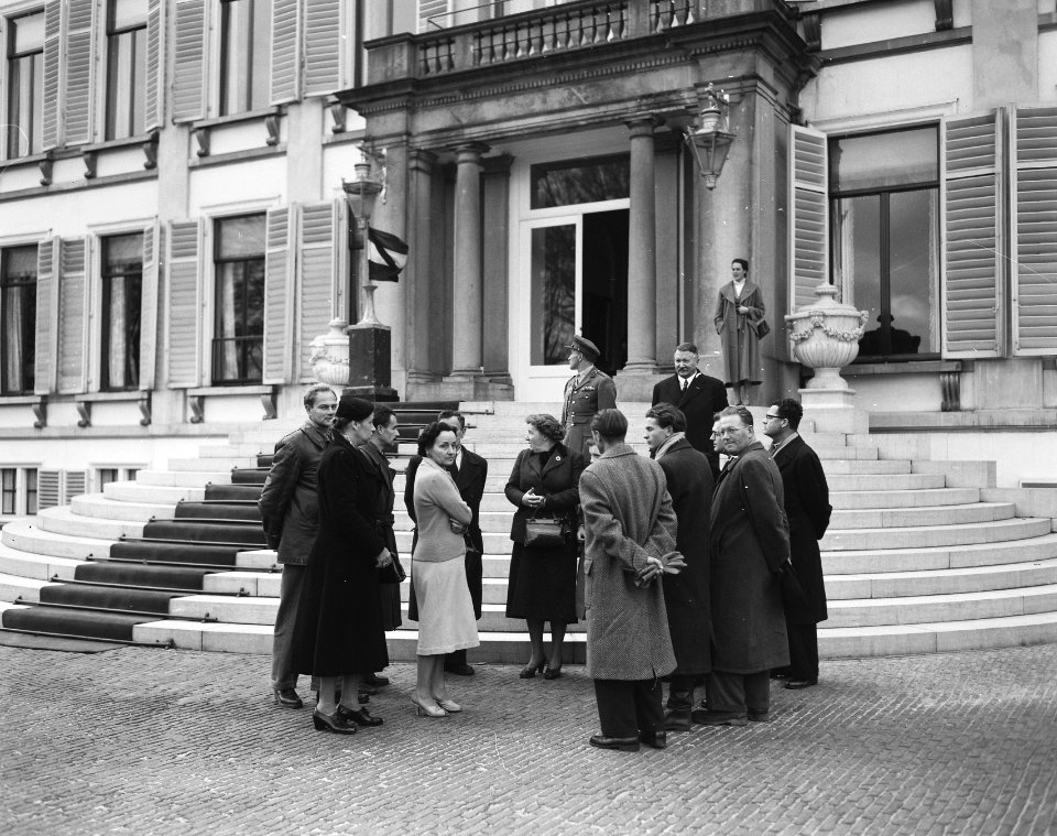 Hongaarse vluchtelingen bij de Koningin op Soestdijk, Bestanddeelnr 908-1645