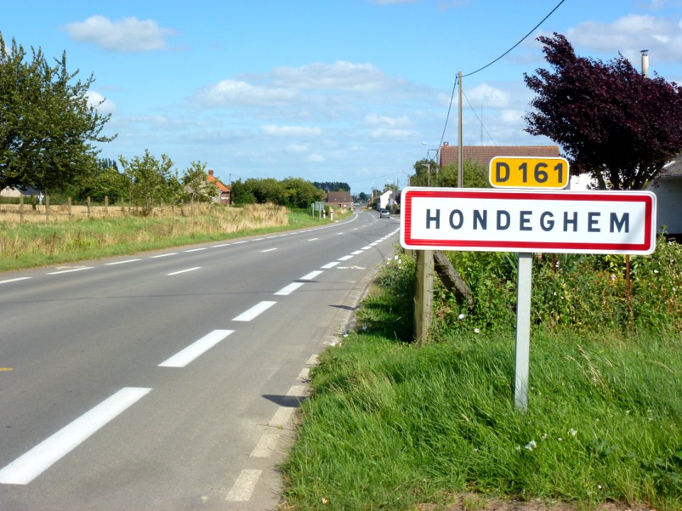 Hondeghem (Nord, Fr) city limit sign
