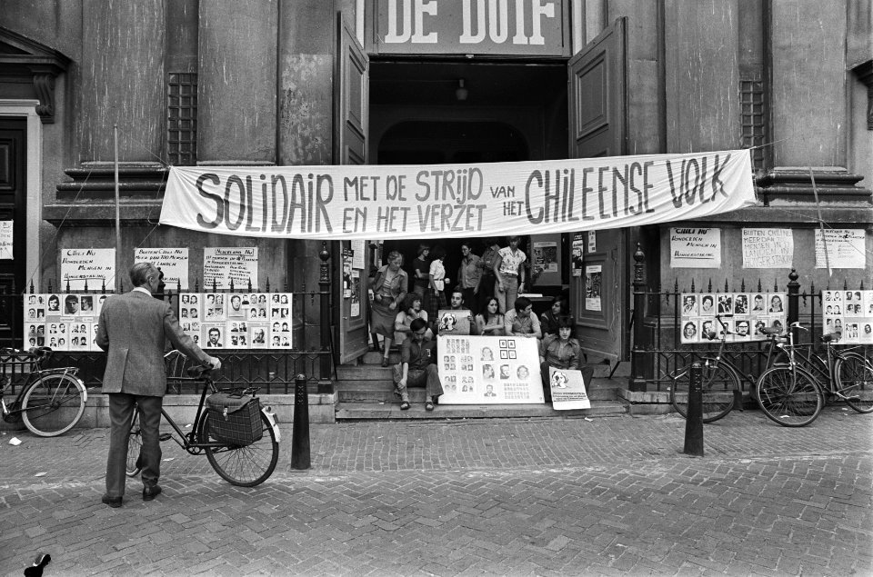 Hongerstaking als protest tegen bewind in Chili in de kerk de Duit in Amsterda, Bestanddeelnr 929-7571
