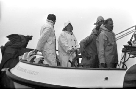 Honderd mijlsrace op IJsselmeer. Prinses Beatrix en prins Claus in oliegoed ture, Bestanddeelnr 921-4239