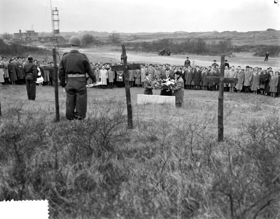 Hongaren in Nederland herdenken de 15e maart Waalsdorpervlakte bij Den Haag, Bestanddeelnr 908-4013