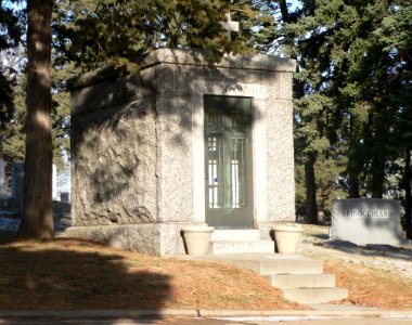 Holy Sepulchre Cemetery, Omaha, Finocchiaro Fanciullo mausoleum