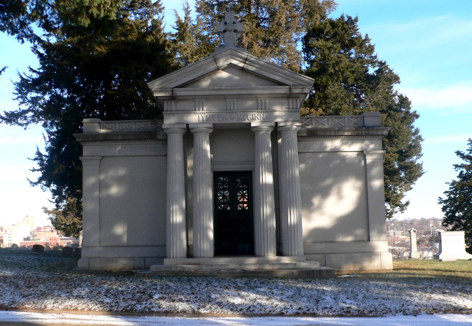 Holy Sepulchre Cemetery, Omaha, Itnyer McGinn mausoleum