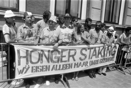 Hongerstaking van Poolse vluchtelingen voor de Poolse ambassade in Den Haag, uit, Bestanddeelnr 932-6132