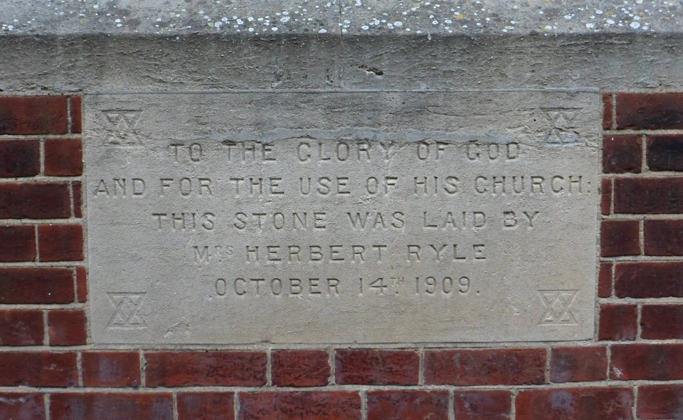 Holy Trinity Church, High Street, Guildford (May 2014) (1909 Datestone)