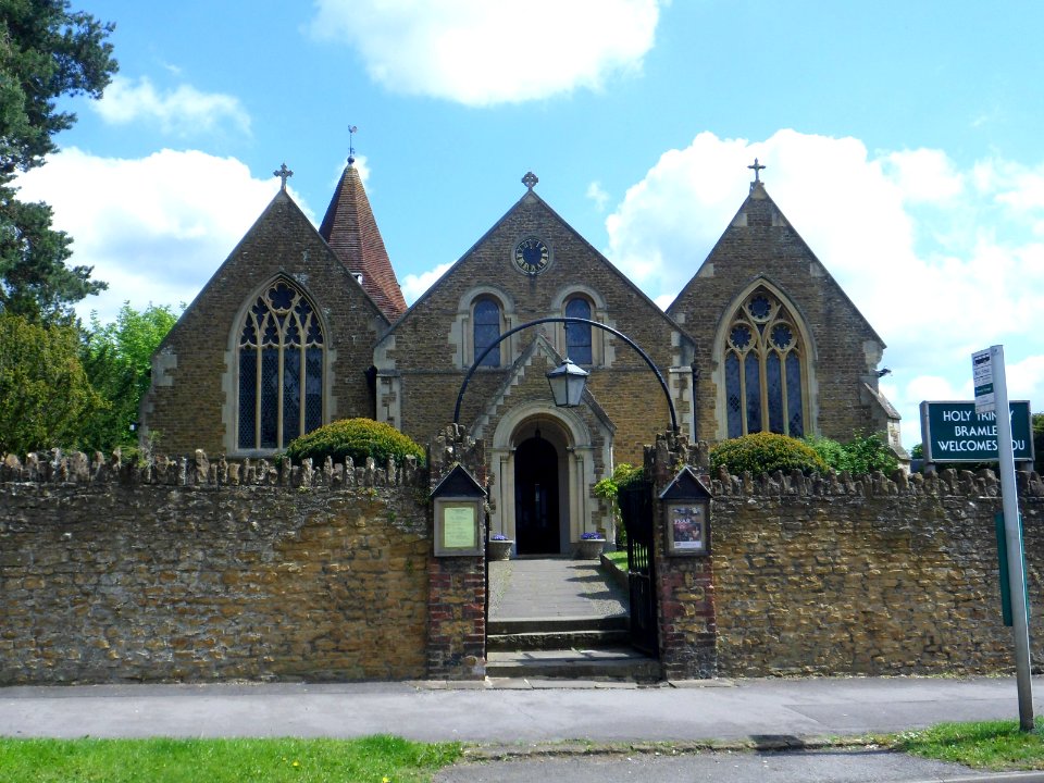 Holy Trinity Church, High Street, Bramley (May 2014) (1)